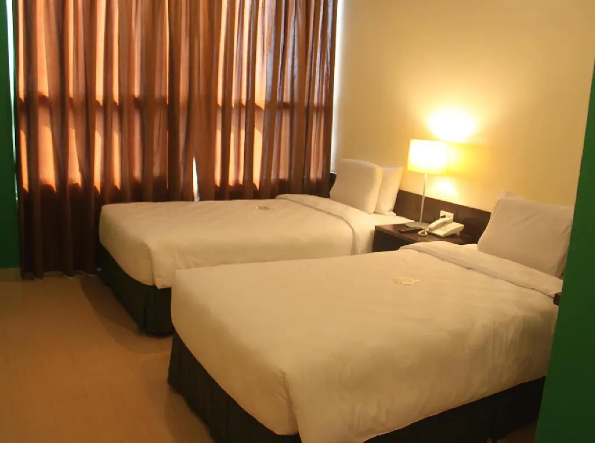 Go Hotels Plus Mandaluyong Esterno foto