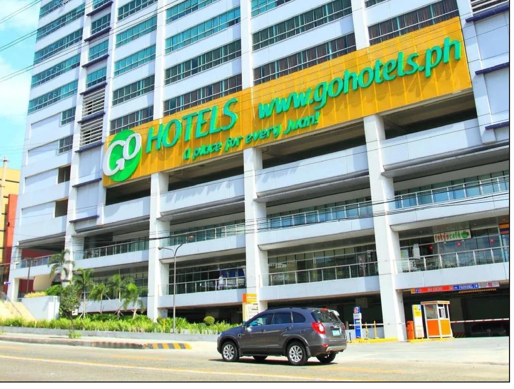 Go Hotels Plus Mandaluyong Esterno foto