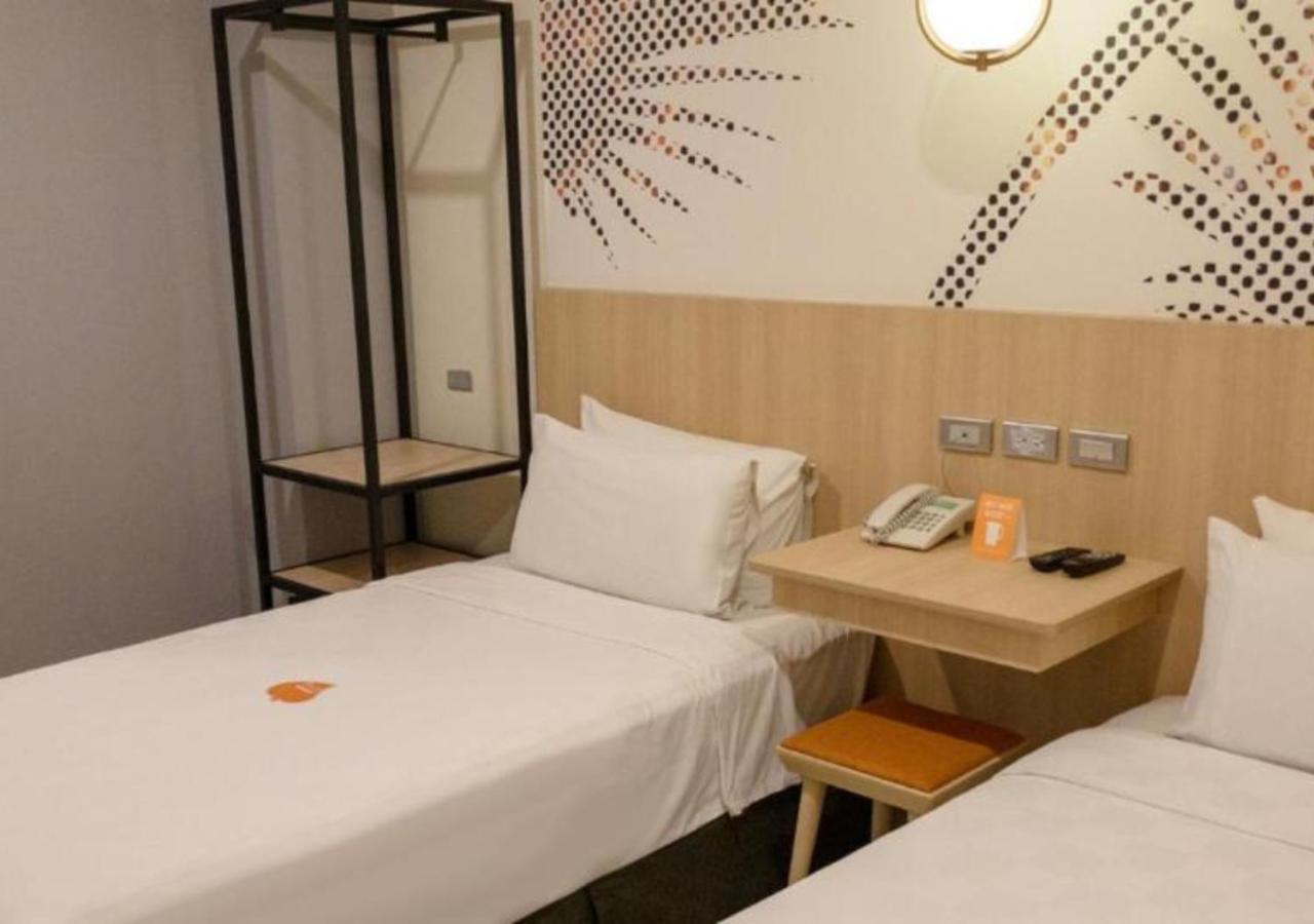 Go Hotels Plus Mandaluyong Esterno foto