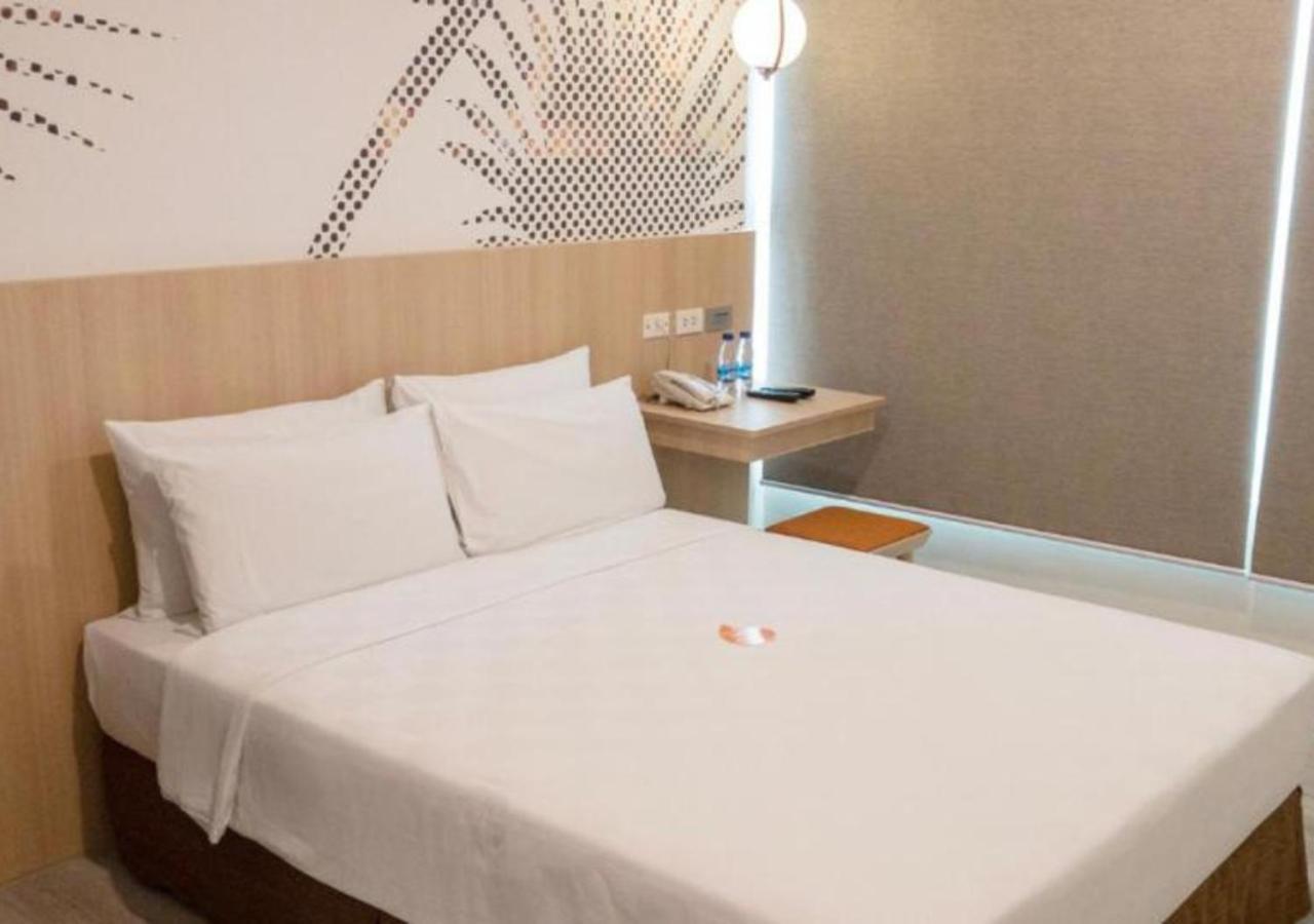 Go Hotels Plus Mandaluyong Esterno foto