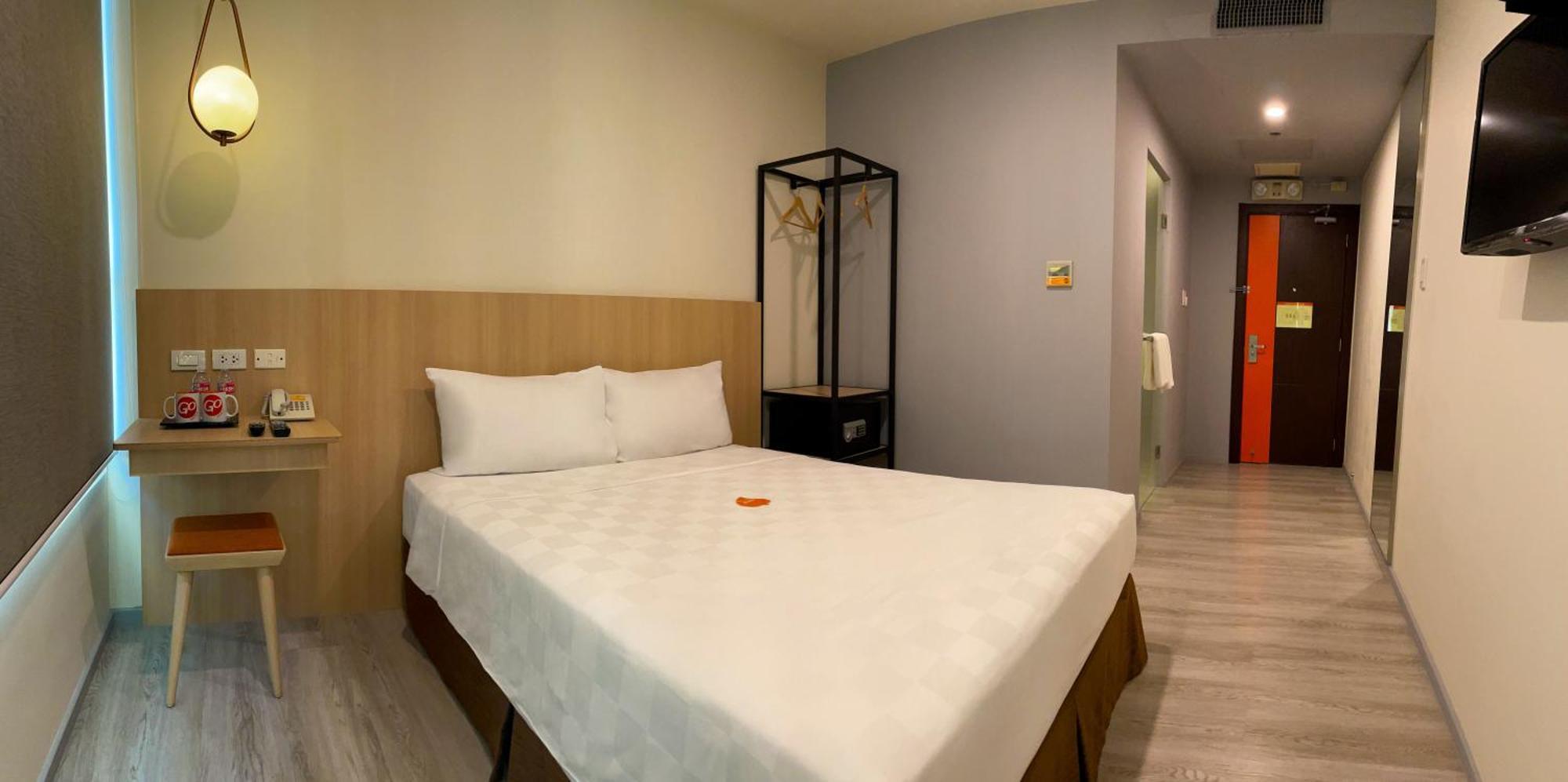 Go Hotels Plus Mandaluyong Esterno foto