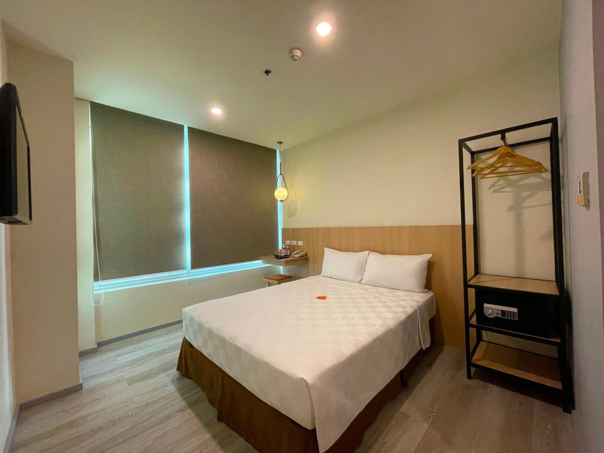 Go Hotels Plus Mandaluyong Esterno foto