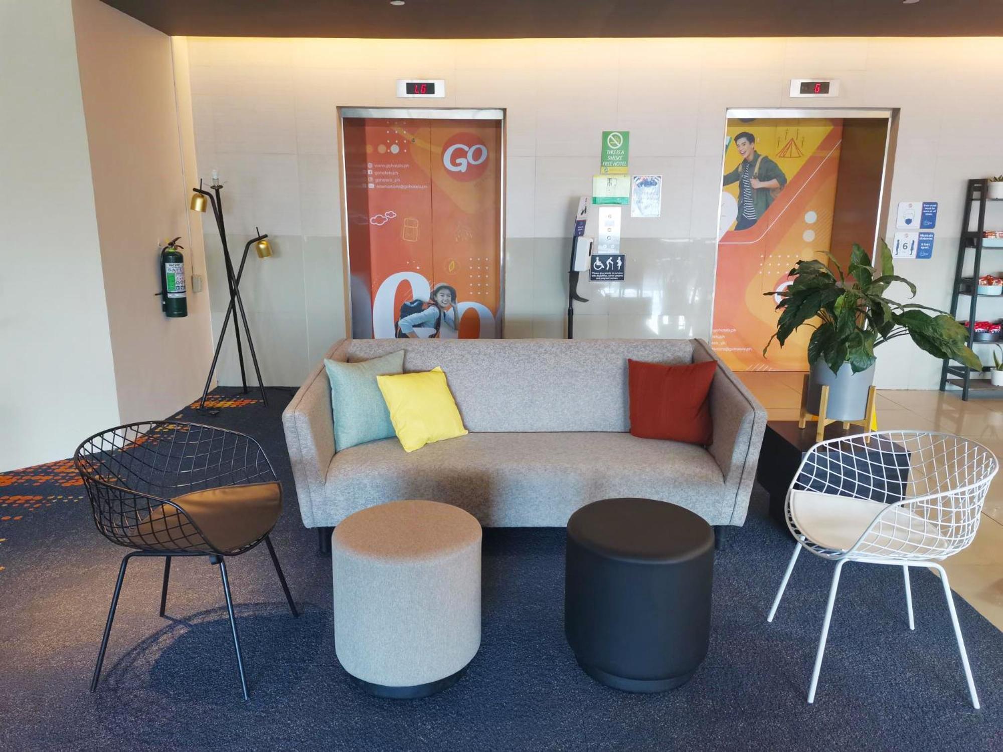 Go Hotels Plus Mandaluyong Esterno foto