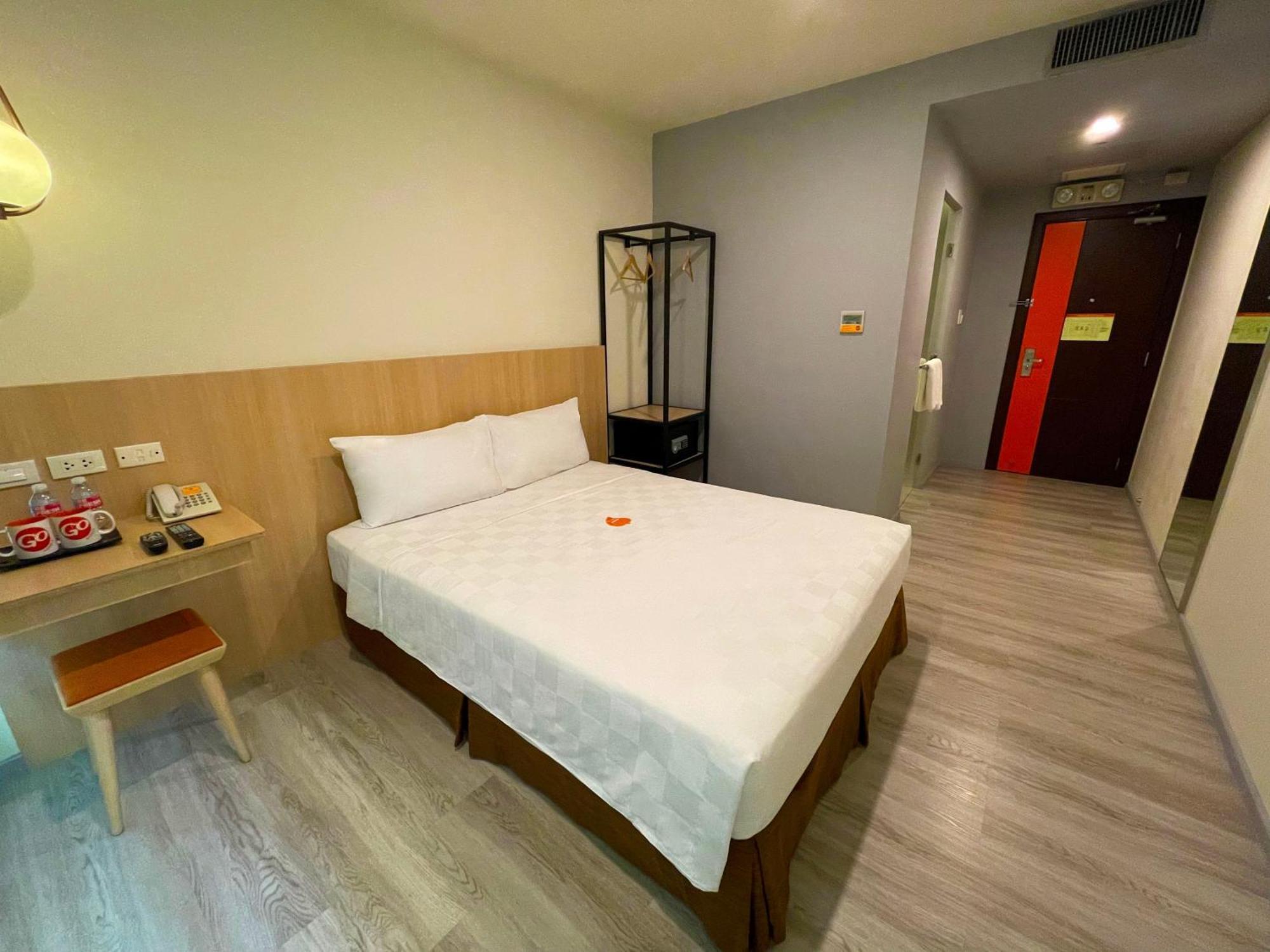 Go Hotels Plus Mandaluyong Esterno foto