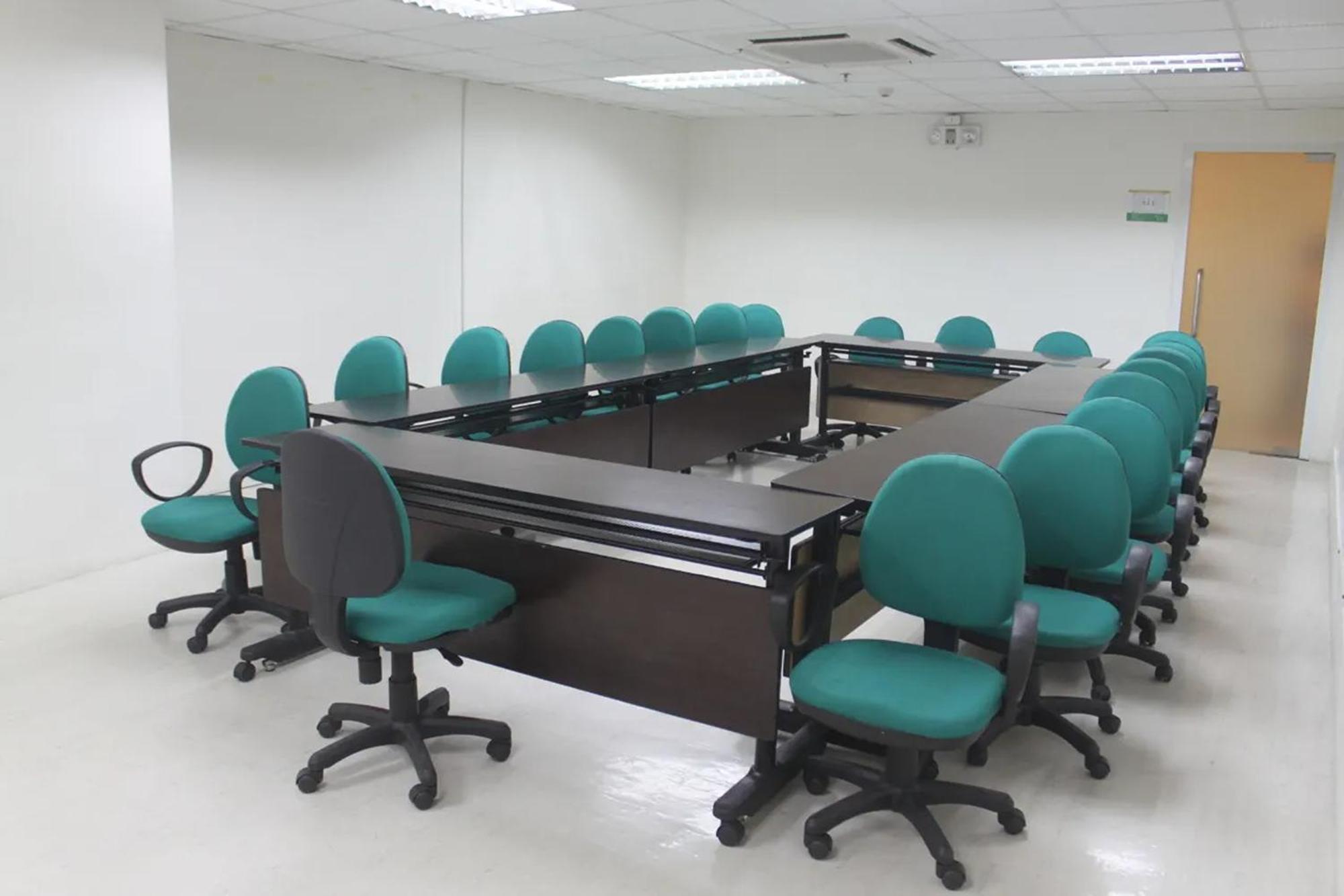 Go Hotels Plus Mandaluyong Esterno foto