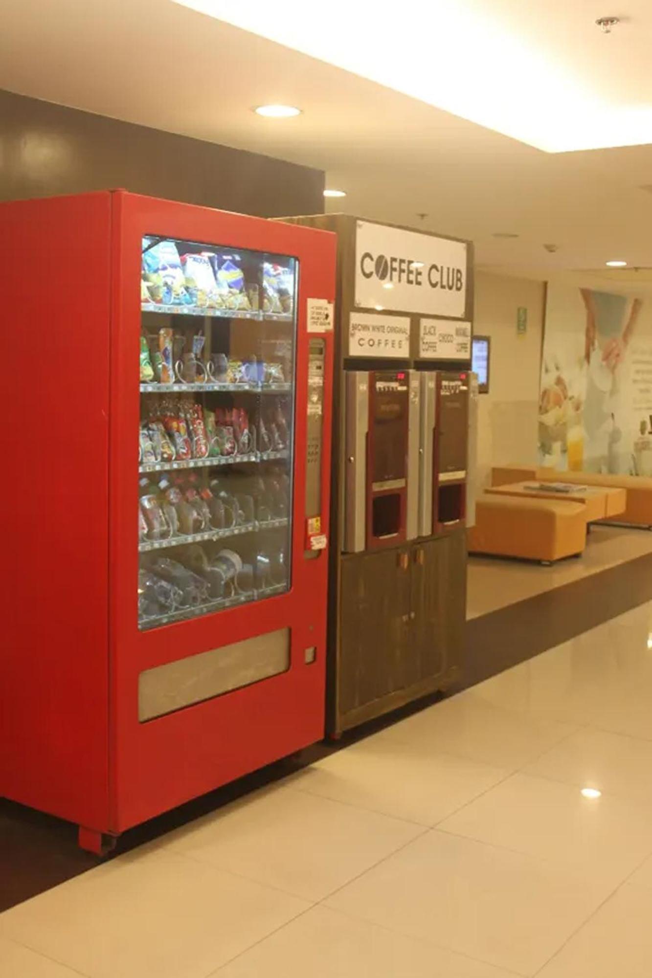 Go Hotels Plus Mandaluyong Esterno foto