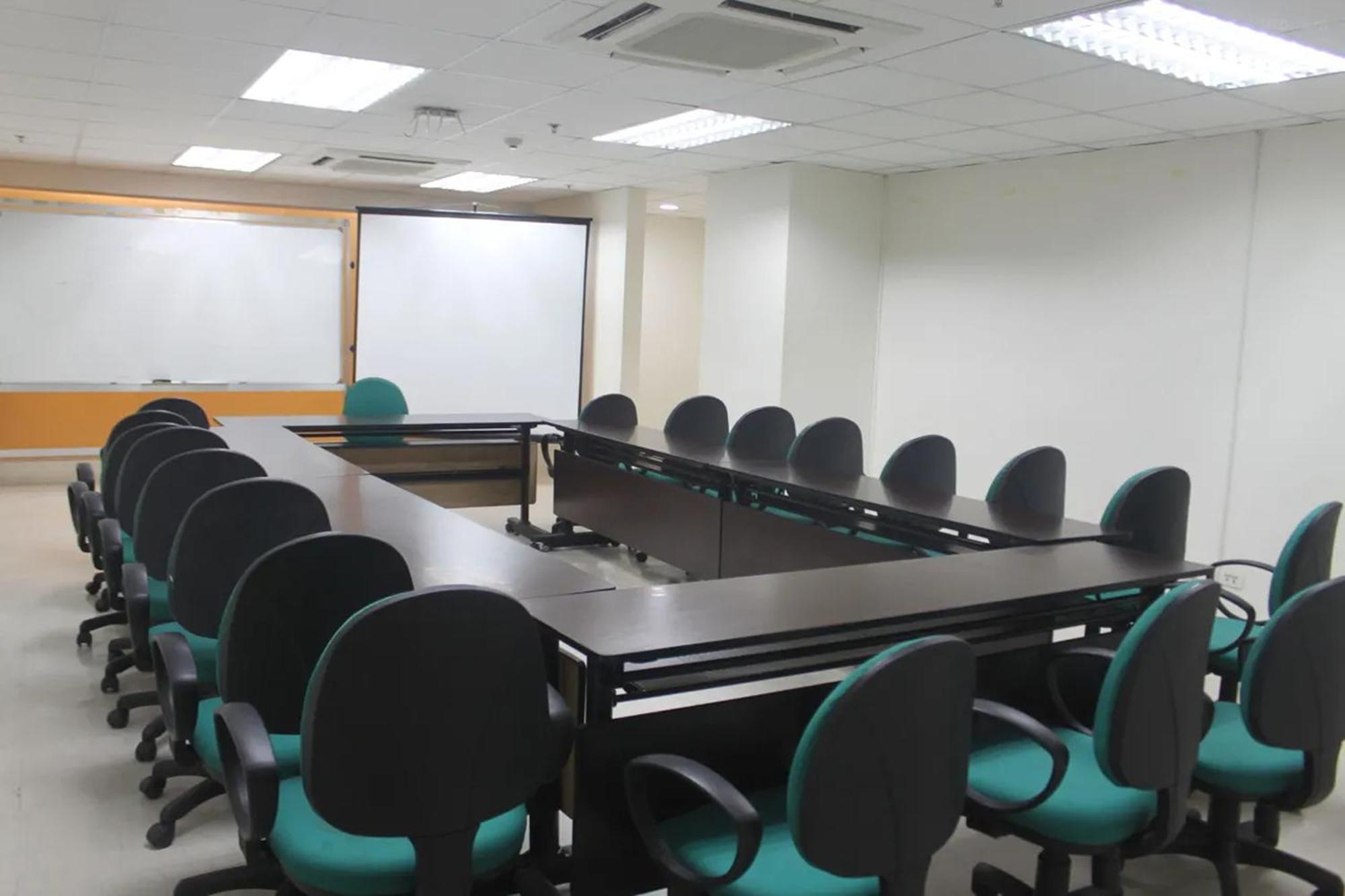 Go Hotels Plus Mandaluyong Esterno foto
