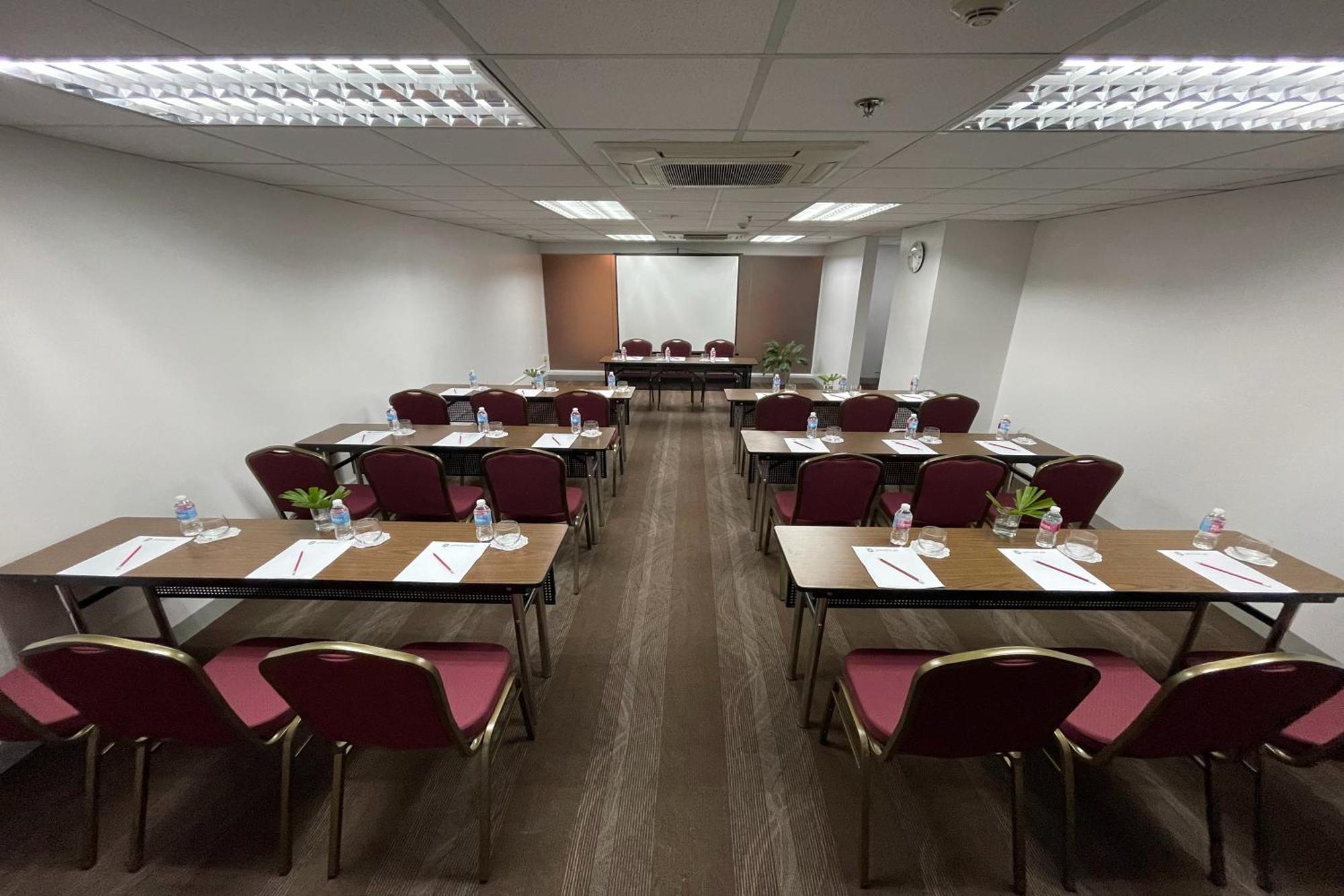Go Hotels Plus Mandaluyong Esterno foto