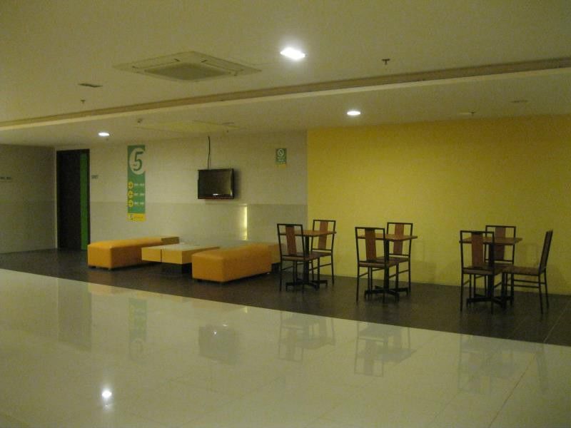 Go Hotels Plus Mandaluyong Esterno foto