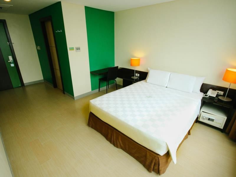 Go Hotels Plus Mandaluyong Esterno foto