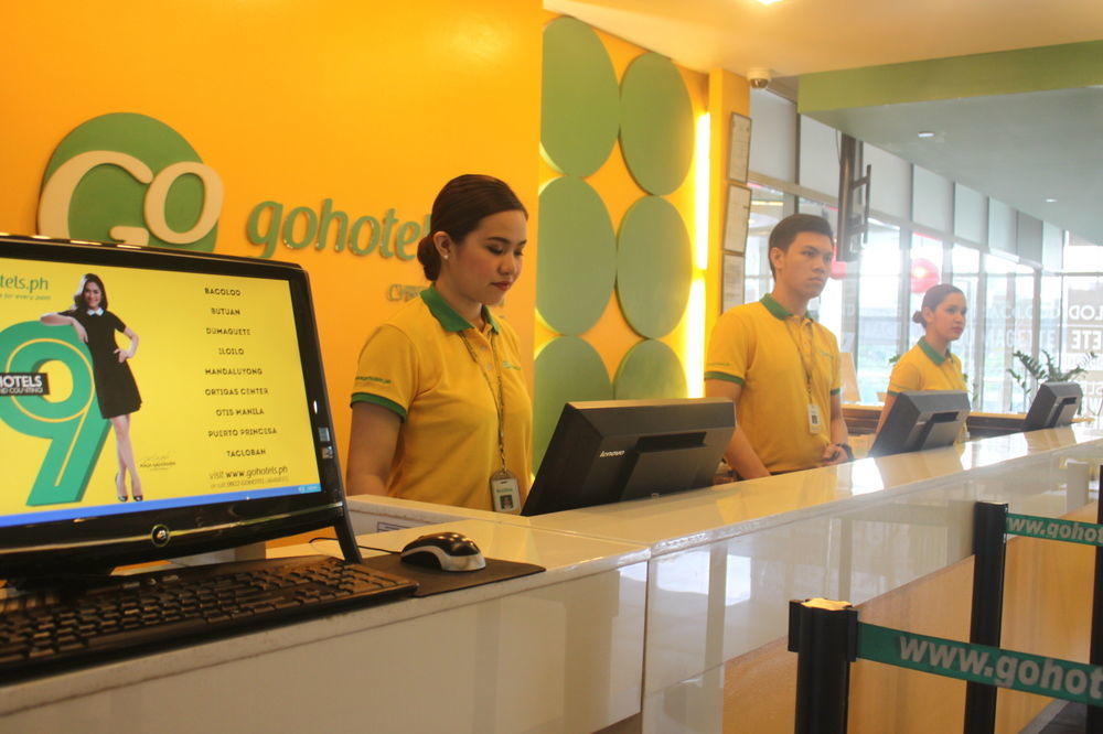 Go Hotels Plus Mandaluyong Esterno foto