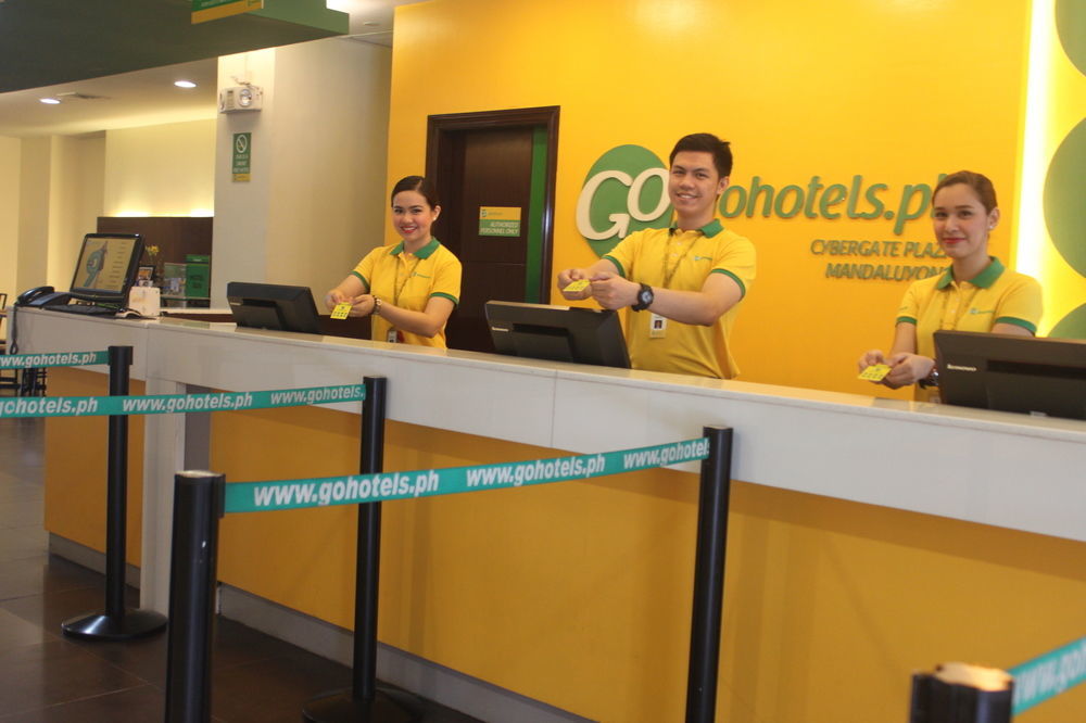 Go Hotels Plus Mandaluyong Esterno foto