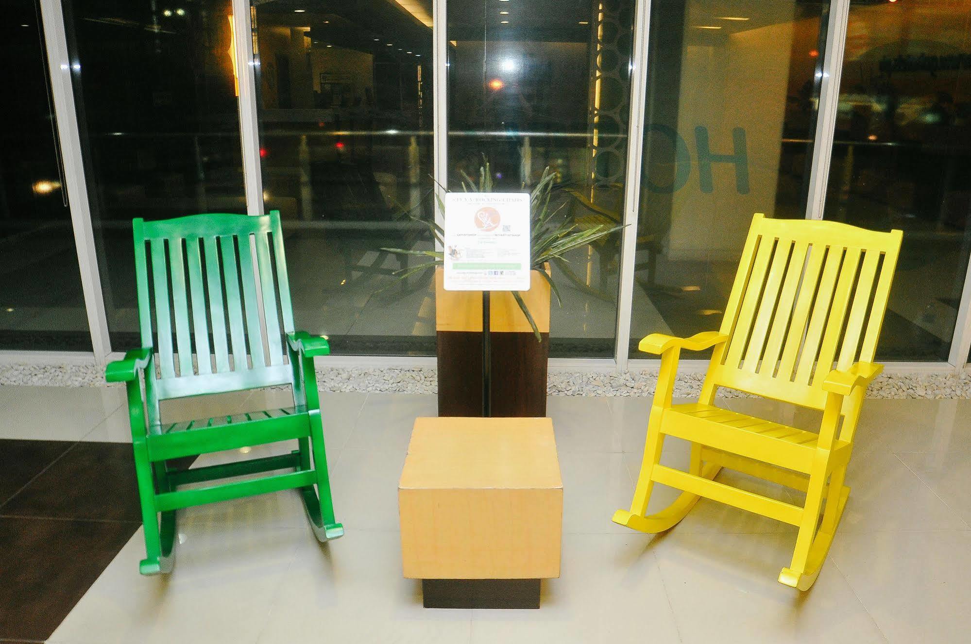 Go Hotels Plus Mandaluyong Esterno foto